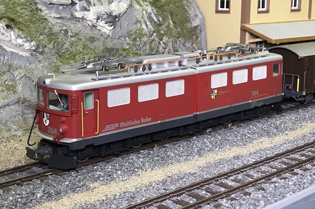 O gauge train model