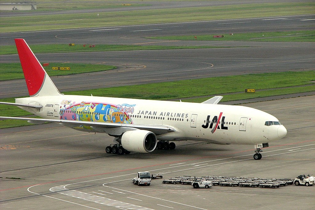 Japan Airlines Boeing 777